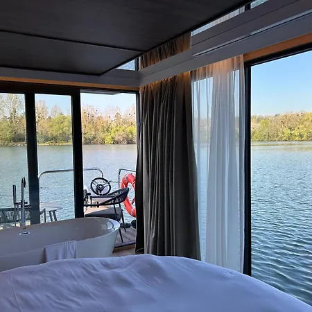 L'escale Royale Port Ilon - Seine - Giverny Botel *
